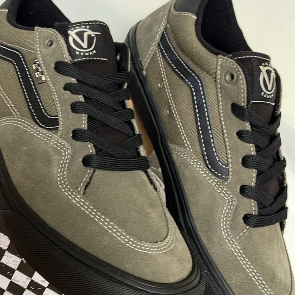 Vans Men’s Rowan Olive/Black
VN0A5JICBIQ
Sneakers - Picture 10 of 16